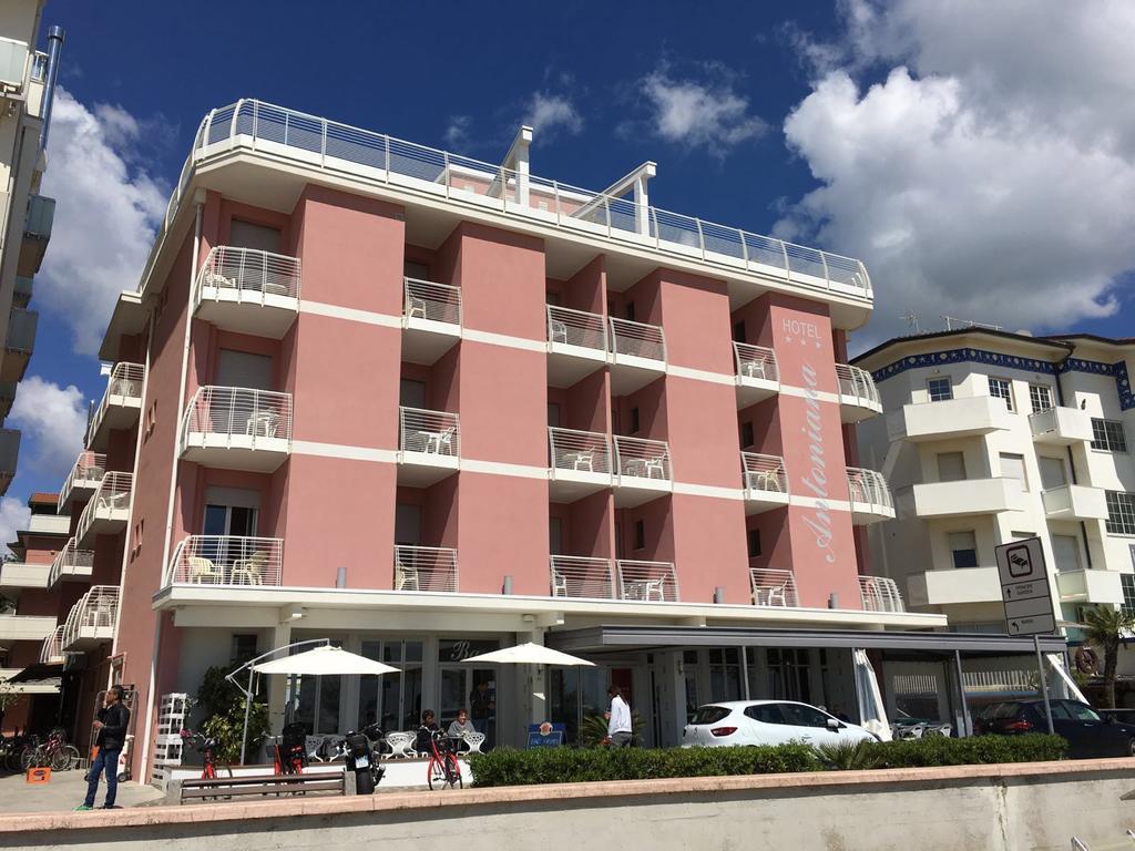 Hotel Antoniana Caorle Exteriör bild