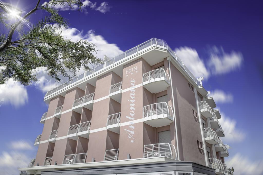 Hotel Antoniana Caorle Exteriör bild