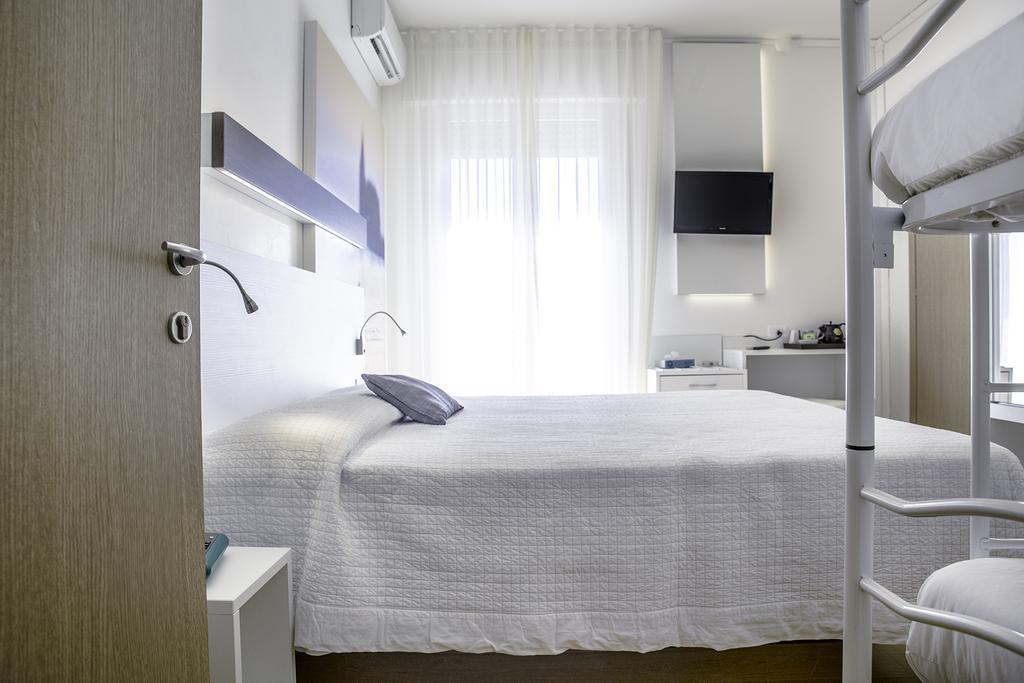 Hotel Antoniana Caorle Exteriör bild