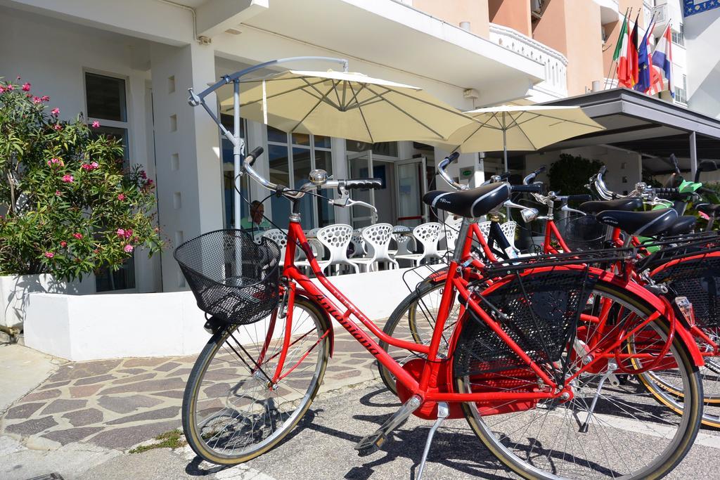 Hotel Antoniana Caorle Exteriör bild